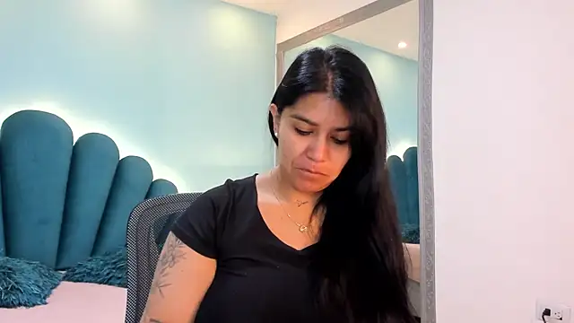 sharlott18 online show from November 2025 11:09:02 AM