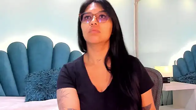 sharlott18 online show from November 2025 02:32:01 PM