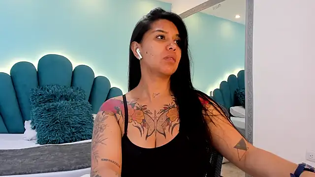 sharlott18 online show from March 2026 03:19:02 PM