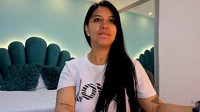 sharlott18 online show from February 2026 11:23:02 AM