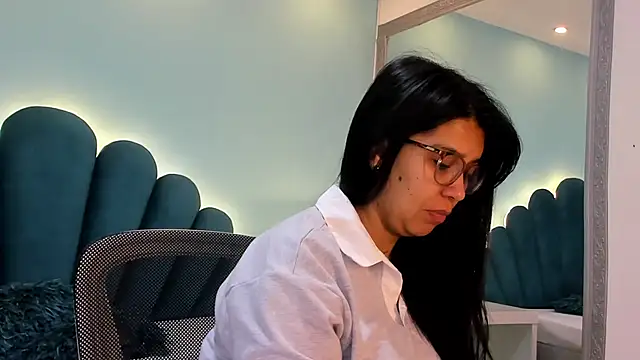 sharlott18 online show from November 2025 11:47:02 AM