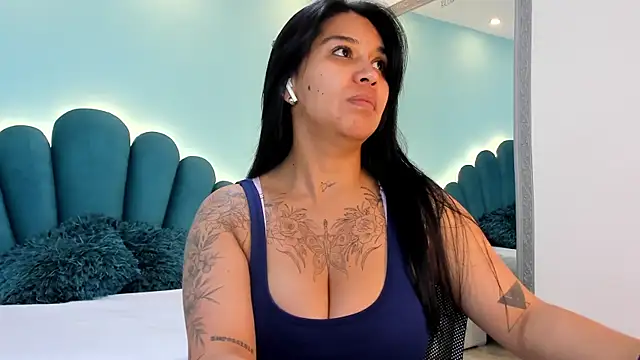 sharlott18 online show from February 2026 12:33:01 PM