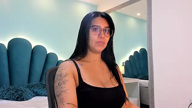 sharlott18 online show from November 2025 01:48:02 PM