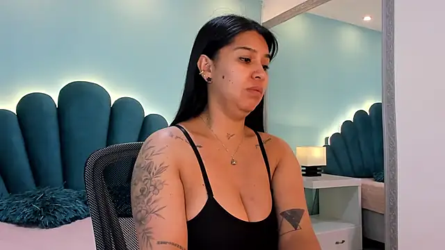 sharlott18 online show from November 2025 12:38:02 PM