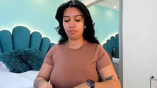 sharlott18 online show from February 2026 01:33:02 PM