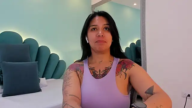 sharlott18 online show from March 2026 06:53:02 PM