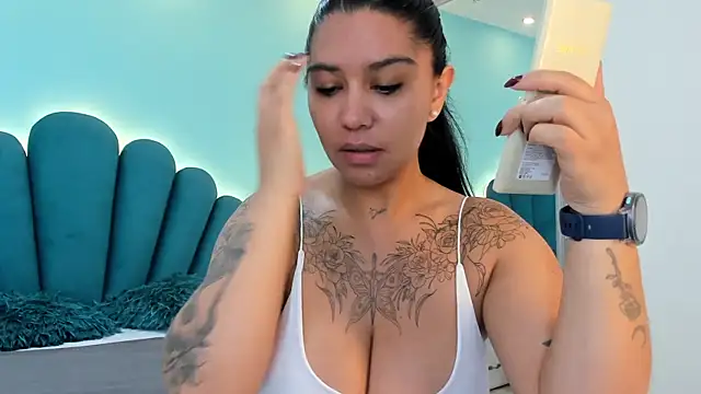 sharlott18 online show from January 2026 01:03:01 PM