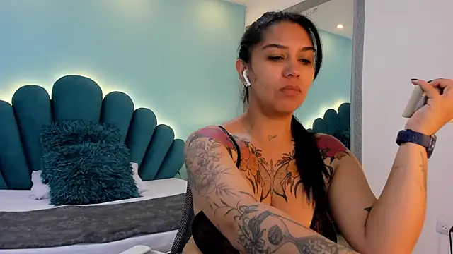 sharlott18 online show from March 2026 03:19:02 PM