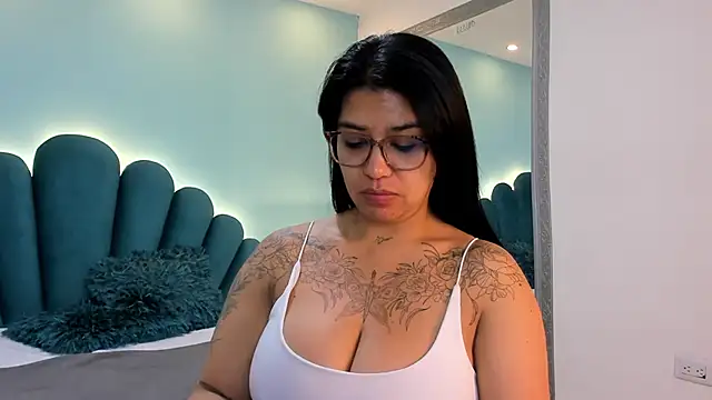 sharlott18 online show from February 2026 11:41:01 AM