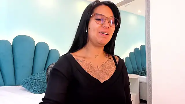 sharlott18 online show from January 2026 01:15:01 PM