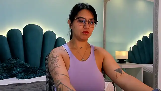 sharlott18 online show from October 2025 12:26:02 PM