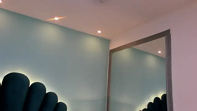 sharlott18 online show from November 2025 10:52:01 AM