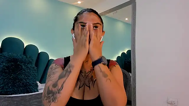 sharlott18 online show from February 2026 02:50:01 PM