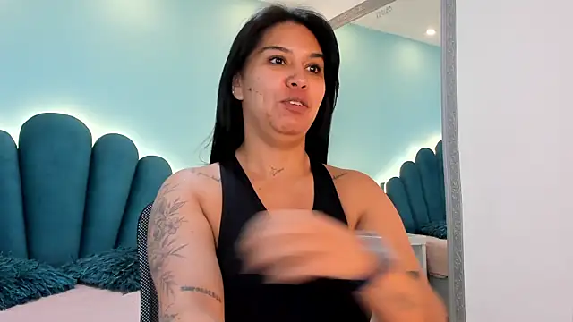 sharlott18 online show from December 2025 01:24:02 PM