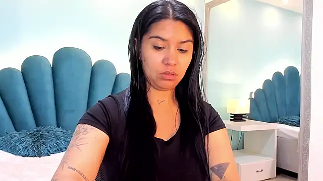 sharlott18 online show from November 2025 01:48:02 PM