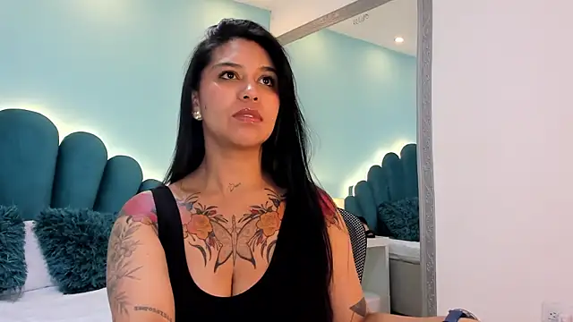 sharlott18 online show from February 2026 12:23:01 PM