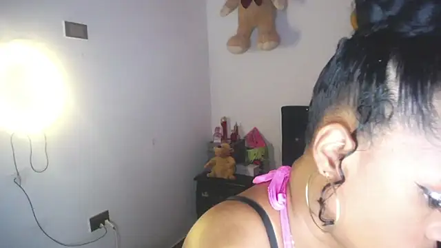 pamela guzmaan online show from October 2025 07:33:02 PM