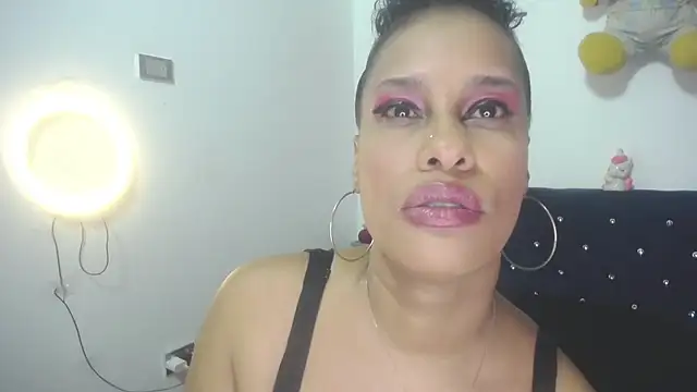 Snapshot of pamela_guzmaan chatting on October 2025 05:36:02 PM pamela guzmaan online show from October 2025 05:36:02 PM
