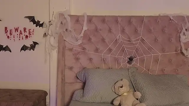 Snapshot of _Linoshka_1 chatting on October 2025 09:44:01 PM Linoshka 1 online show from October 2025 09:44:01 PM