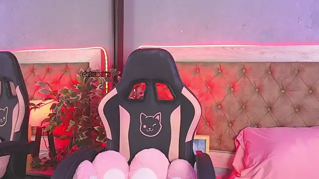 Snapshot of _Linoshka_1 chatting on March 2025 08:51:02 PM Linoshka 1 online show from March 2025 08:51:02 PM