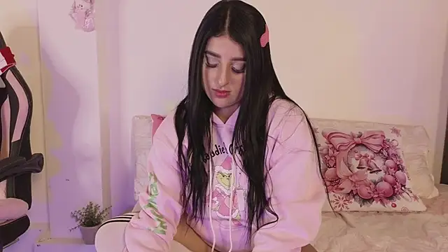 Snapshot of _Linoshka_1 chatting on December 2025 09:07:02 PM Linoshka 1 online show from December 2025 09:07:02 PM