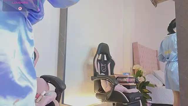 Snapshot of _Linoshka_1 chatting on February 2026 08:30:01 PM Linoshka 1 online show from February 2026 08:30:01 PM