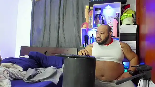Snapshot of Latino_bigcock chatting on February 2025 10:26:02 PM Latino bigcock online show from February 2025 10:26:02 PM