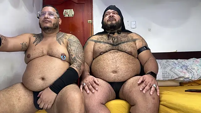 Snapshot of Latino_bigcock chatting on October 2025 04:33:01 AM Latino bigcock online show from October 2025 04:33:01 AM