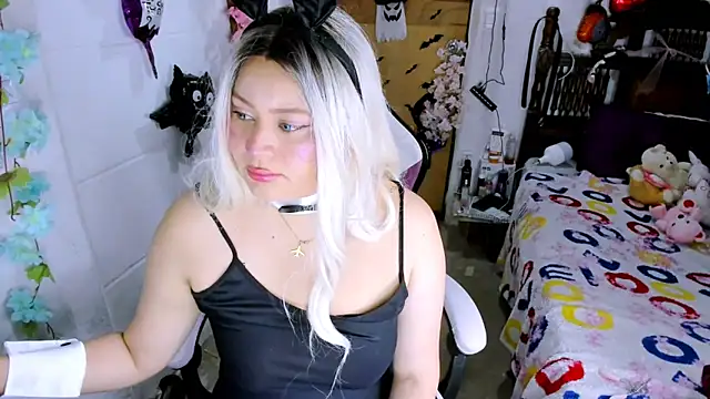 SofiaOlivares online show from October 2025 05:45:01 PM