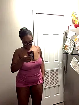 Snapshot of SweetHoneyBunz chatting on September 2025 01:11:02 AM SweetHoneyBunz online show from September 2025 01:11:02 AM