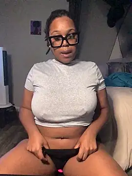Snapshot of SweetHoneyBunz chatting on September 2025 10:16:02 PM SweetHoneyBunz online show from September 2025 10:16:02 PM