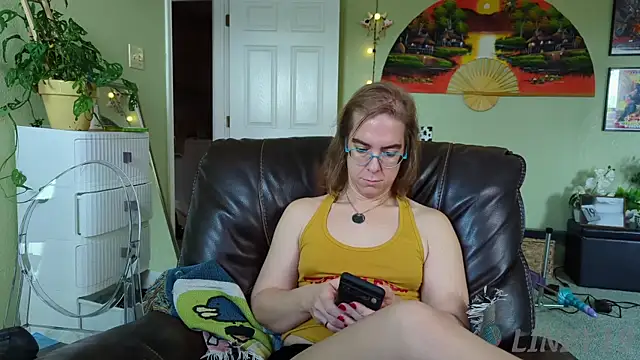 Snapshot of Linzy_19 chatting on September 2025 03:35:02 PM Linzy 19 online show from September 2025 03:35:02 PM