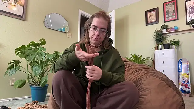 Linzy 19 online show from February 2026 04:01:01 PM