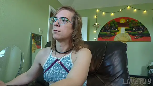 Snapshot of Linzy_19 chatting on September 2025 04:57:01 PM Linzy 19 online show from September 2025 04:57:01 PM