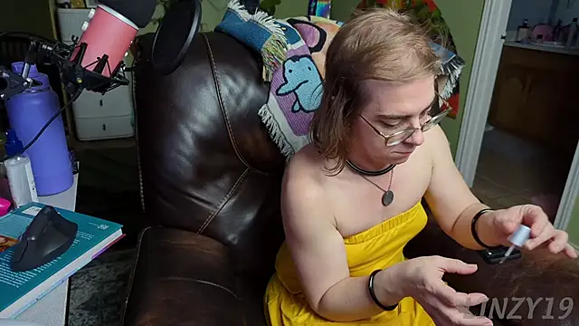 Snapshot of Linzy_19 chatting on March 2025 12:39:02 AM Linzy 19 online show from March 2025 12:39:02 AM