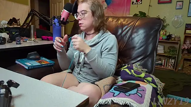 Snapshot of Linzy_19 chatting on March 2025 02:29:01 AM Linzy 19 online show from March 2025 02:29:01 AM