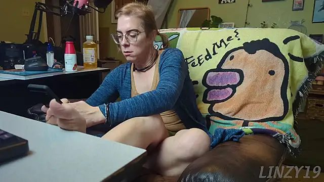 Snapshot of Linzy_19 chatting on March 2025 01:26:01 AM Linzy 19 online show from March 2025 01:26:01 AM