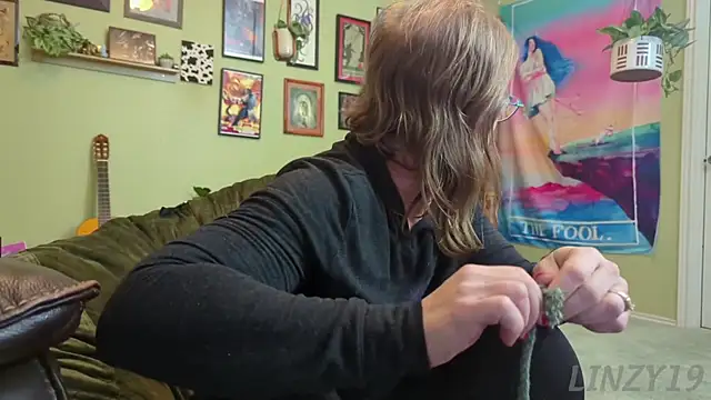 Snapshot of Linzy_19 chatting on November 2025 05:34:02 AM Linzy 19 online show from November 2025 05:34:02 AM