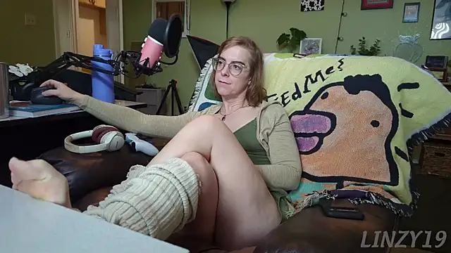 Snapshot of Linzy_19 chatting on March 2025 06:05:02 PM Linzy 19 online show from March 2025 06:05:02 PM