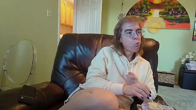 Snapshot of Linzy_19 chatting on September 2025 01:20:01 PM Linzy 19 online show from September 2025 01:20:01 PM