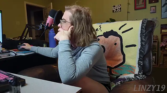 Snapshot of Linzy_19 chatting on March 2025 02:36:01 AM Linzy 19 online show from March 2025 02:36:01 AM