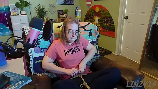 Snapshot of Linzy_19 chatting on March 2025 03:22:02 PM Linzy 19 online show from March 2025 03:22:02 PM