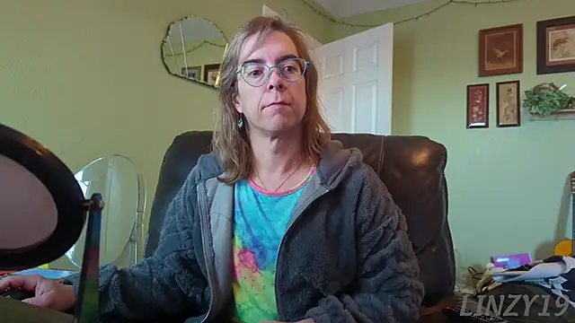 Linzy 19 online show from November 2025 02:32:01 PM