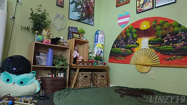 Snapshot of Linzy_19 chatting on February 2025 09:48:02 PM Linzy 19 online show from February 2025 09:48:02 PM