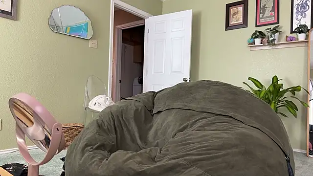 Linzy 19 online show from February 2026 05:35:01 PM