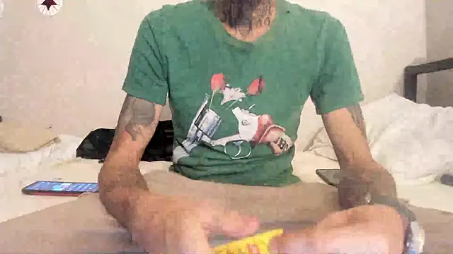 Snapshot of RoosterWabbit chatting on October 2025 10:47:01 AM RoosterWabbit online show from October 2025 10:47:01 AM