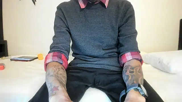 Snapshot of RoosterWabbit chatting on October 2025 08:43:01 PM RoosterWabbit online show from October 2025 08:43:01 PM