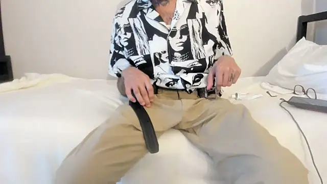 Snapshot of RoosterWabbit chatting on September 2025 08:59:01 PM RoosterWabbit online show from September 2025 08:59:01 PM