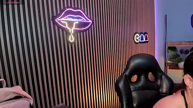 emily roberts1 online show from December 2025 04:44:02 AM