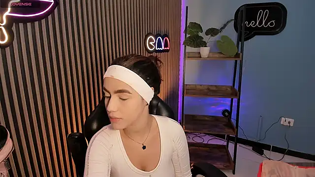 emily roberts1 online show from December 2025 09:30:02 PM